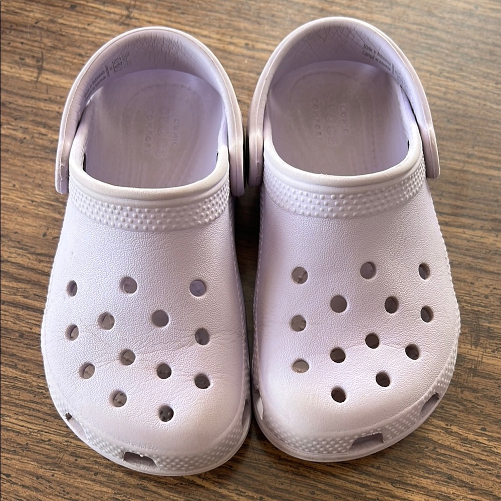 Crocs Classic Clog in Light Purple